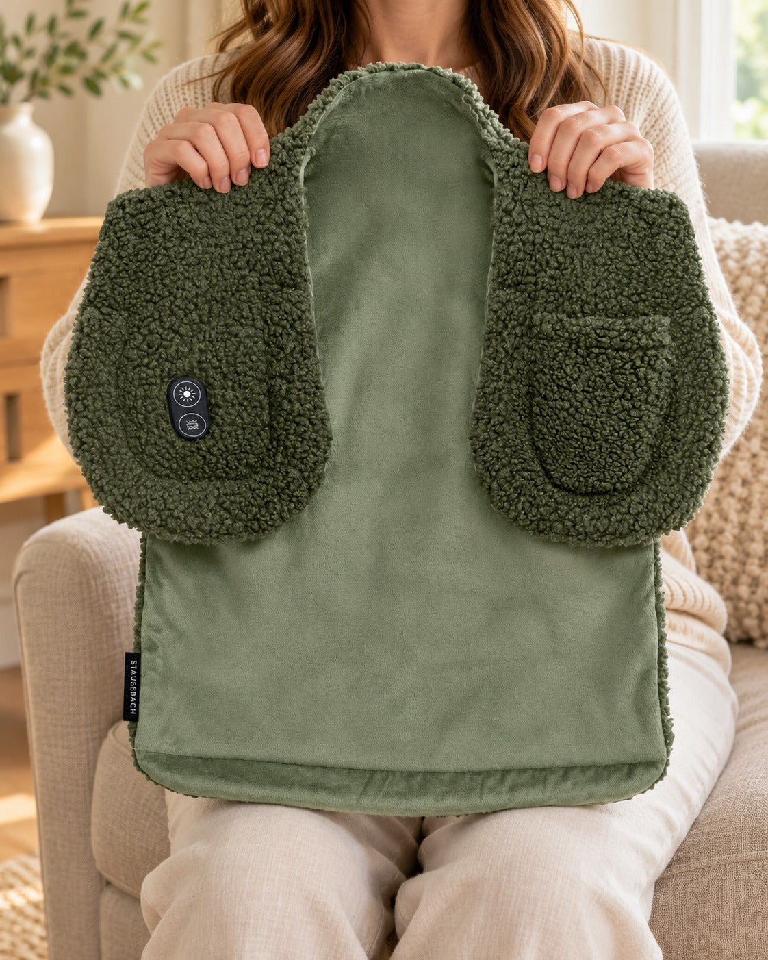 Coussin chauffant Thera en vert, prêt à être mis